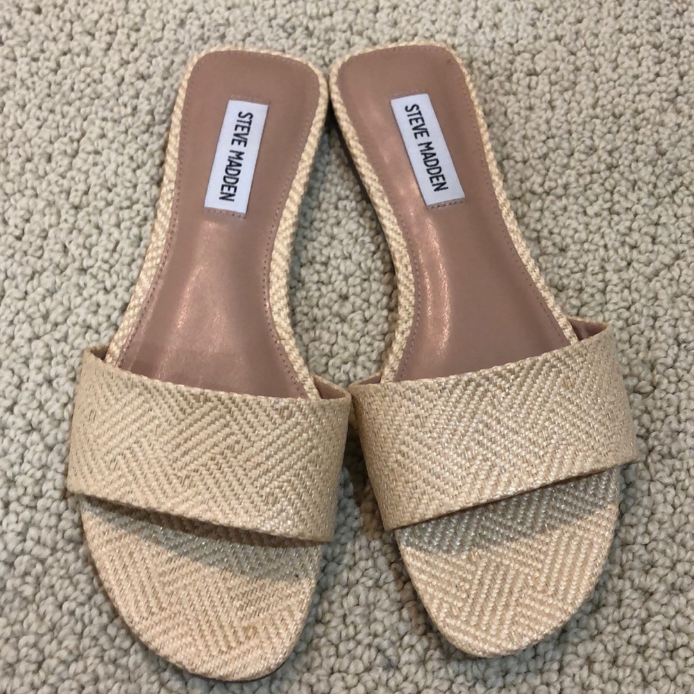 Steve Madden flip flops